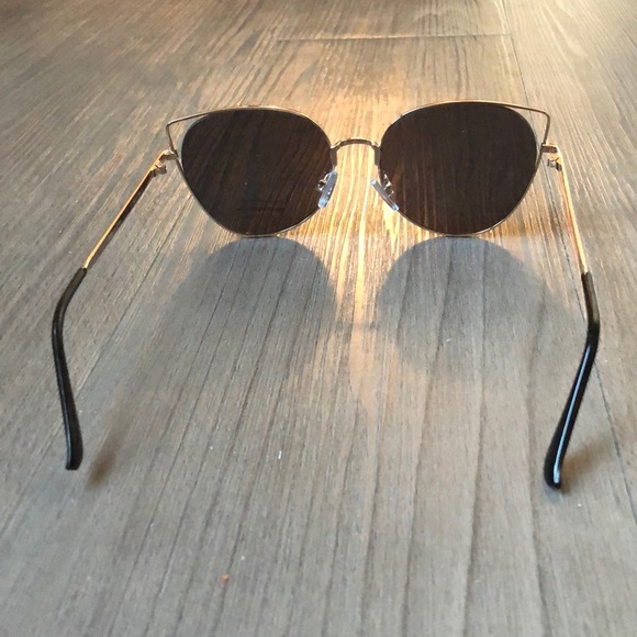 Sunglasses Bundle - Picture 8 of 8